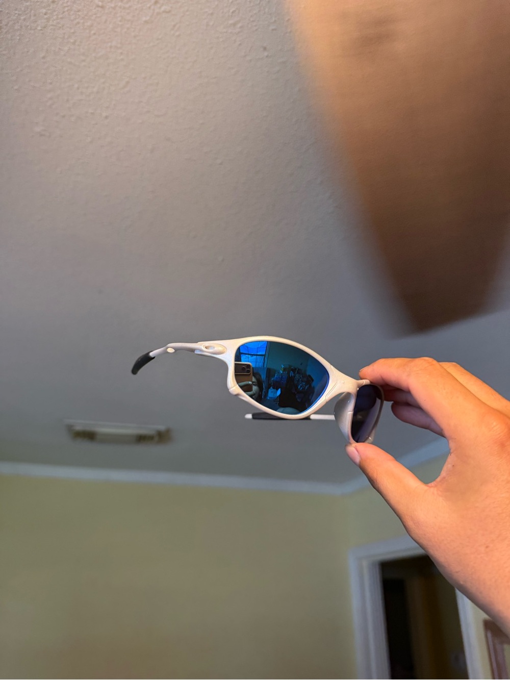 White Sunglasses with Blue Mirrored Lenses Oakley Oakleys